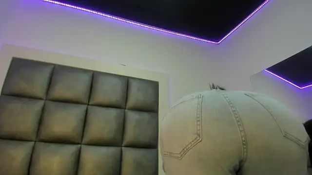 Mia lopez   online show from October 31, 12:42 pm