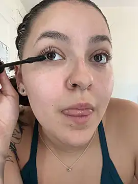 babykalirose online show from April 17, 1:46 pm