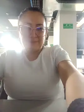 Snapshot of Romina693 chatting on October 12, 6:49 am Romina693 online show from October 12, 6:49 am