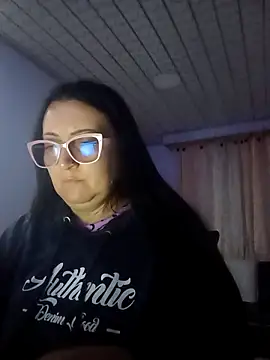 Snapshot of Romina693 chatting on September 18, 6:45 am Romina693 online show from September 18, 6:45 am
