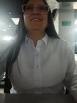 Snapshot of Romina693 chatting on September 16, 6:43 am Romina693 online show from September 16, 6:43 am