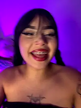 lucialauper  online show from November 28, 1:41 am