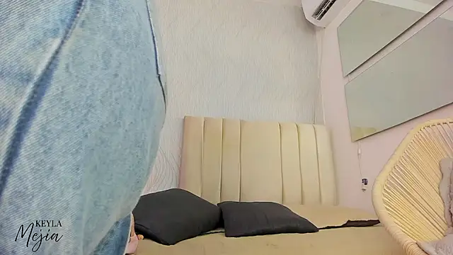 keyla mejia online show from February 26, 12:04 pm