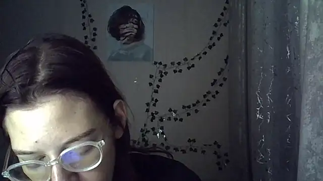 Lily Ember online show from October 21, 7:07 pm