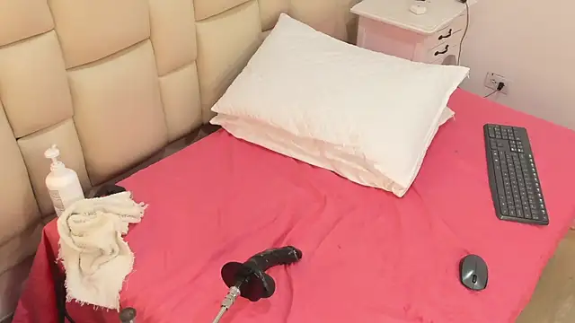 dakhota    online show from October 9, 12:31 pm