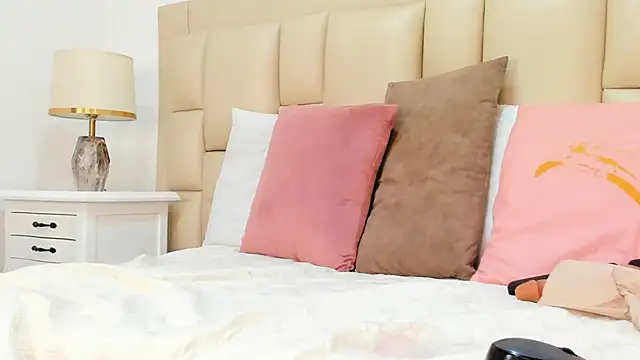 dakhota    online show from December 4, 11:56 am