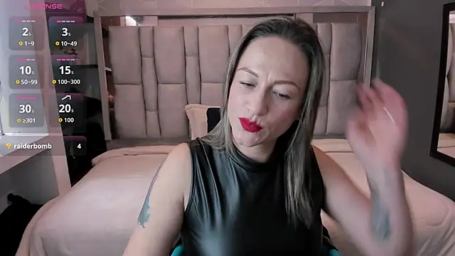 Snapshot of Charlot_milf chatting on October 2, 12:10 pm Charlot milf online show from October 2, 12:10 pm