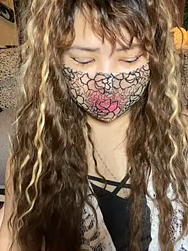 Snapshot of xoxLILxMELOxox chatting on October 9, 4:22 pm xoxLILxMELOxox online show from October 9, 4:22 pm