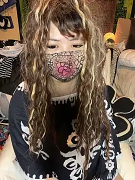 Snapshot of xoxLILxMELOxox chatting on October 4, 5:06 pm xoxLILxMELOxox online show from October 4, 5:06 pm