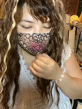 Snapshot of xoxLILxMELOxox chatting on October 3, 4:56 pm xoxLILxMELOxox online show from October 3, 4:56 pm