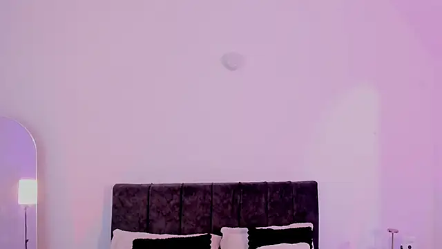 Taylormaxwell online show from November 26, 8:21 pm