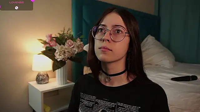 ywixos online show from February 15, 2:27 pm