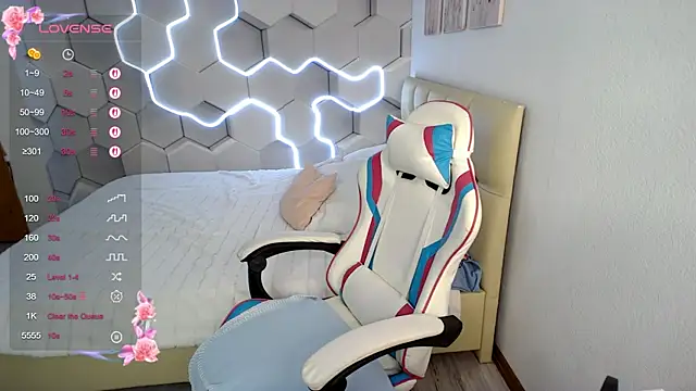 Snapshot of aliicemeow chatting on October 11, 9:25 am aliicemeow online show from October 11, 9:25 am