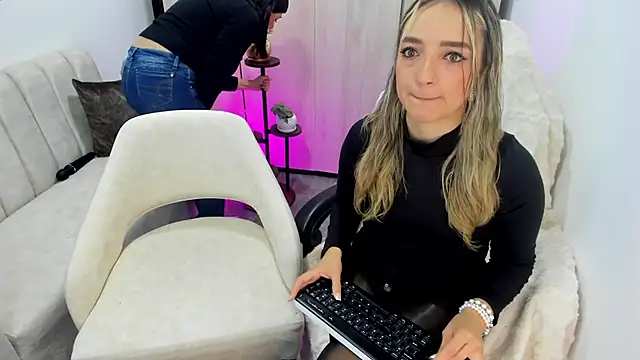 Miss Annye online show from November 1, 4:38 am