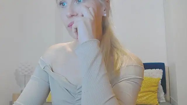 Snapshot of Lika_Soul chatting on October 13, 5:59 pm Lika Soul online show from October 13, 5:59 pm