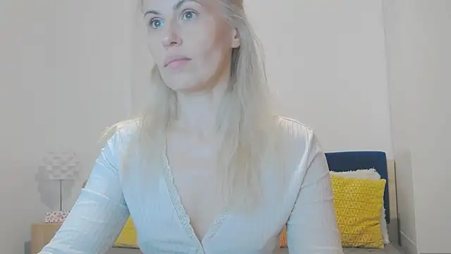 Snapshot of Lika_Soul chatting on October 12, 5:48 pm Lika Soul online show from October 12, 5:48 pm