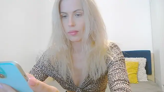 Snapshot of Lika_Soul chatting on September 21, 4:27 pm Lika Soul online show from September 21, 4:27 pm