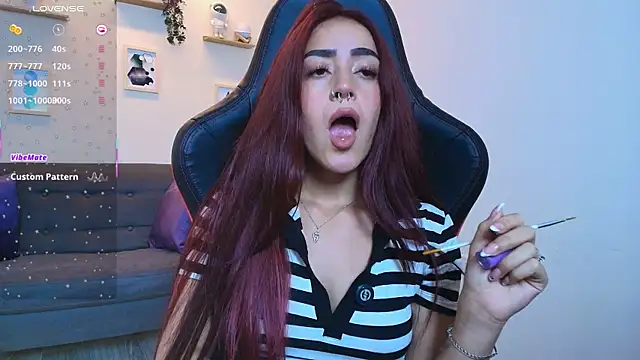 Snapshot of ViolethRosse chatting on October 16, 7:38 pm ViolethRosse online show from October 16, 7:38 pm