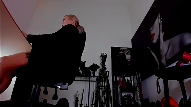 demisweet online show from February 14, 6:37 am