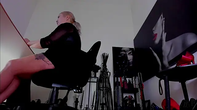 demisweet online show from February 10, 5:32 am