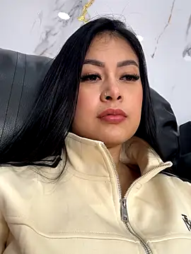 CrisMarulanda online show from December 2, 6:21 pm