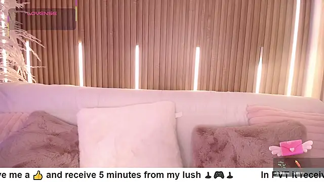 Snapshot of MylaDreams chatting on September 19, 3:38 am MylaDreams online show from September 19, 3:38 am