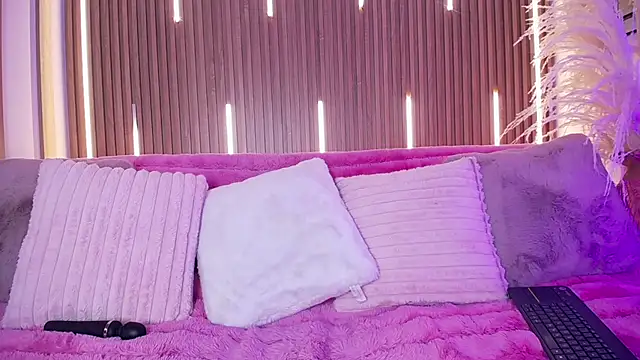 MylaDreams online show from November 6, 3:45 am