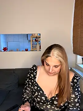 Katherine Leyla online show from November 26, 9:21 am