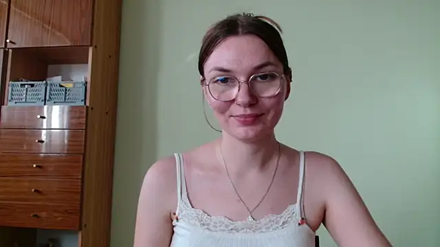Snapshot of LooveELLYx chatting on September 10, 1:44 pm LooveELLYx online show from September 10, 1:44 pm