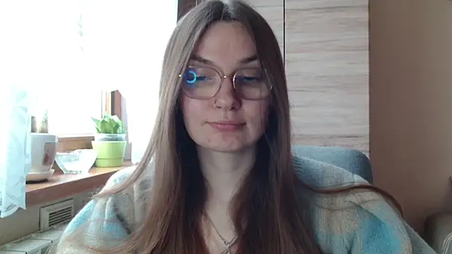 LooveELLYx online show from April 8, 1:35 pm