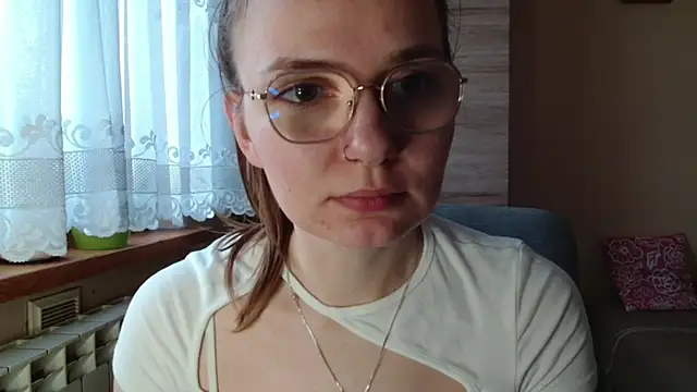 LooveELLYx online show from December 1, 7:34 am