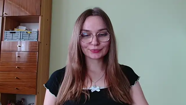 Snapshot of LooveELLYx chatting on October 15, 1:57 pm LooveELLYx online show from October 15, 1:57 pm