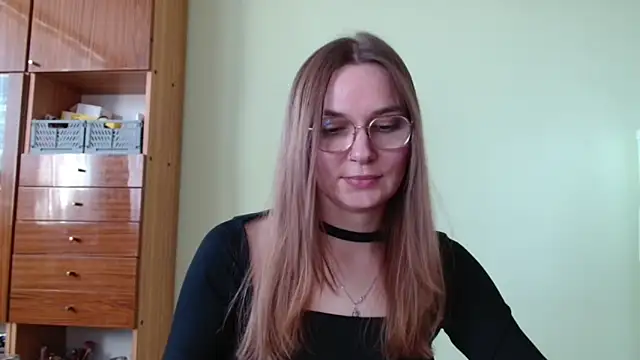 Snapshot of LooveELLYx chatting on October 20, 1:25 pm LooveELLYx online show from October 20, 1:25 pm