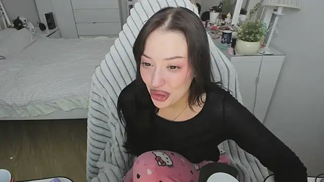 saadnesstyan online show from December 2, 12:29 pm