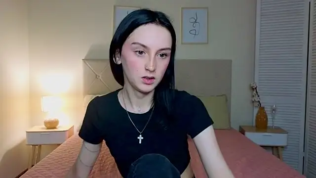 Snapshot of Little_moly999 chatting on October 4, 8:13 pm Little moly999 online show from October 4, 8:13 pm