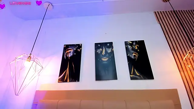 alesziarose online show from October 3, 8:58 pm