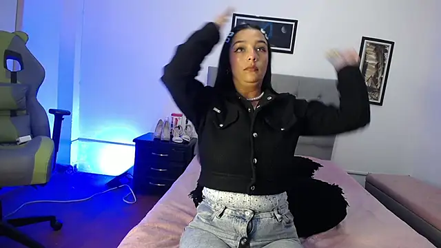 Esmeraldaa- online show from October 27, 5:03 am