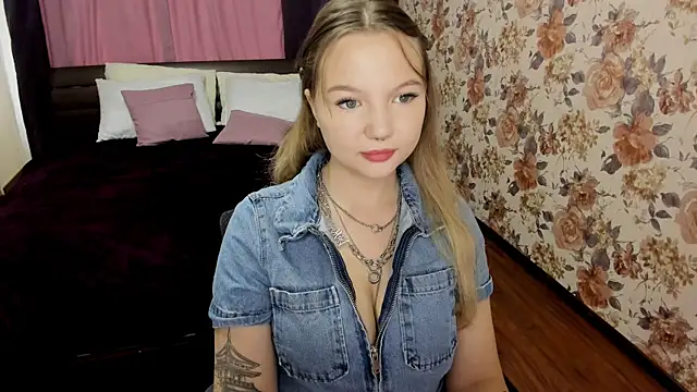 Snapshot of MariaRobinsone chatting on September 29, 5:12 am MariaRobinsone online show from September 29, 5:12 am