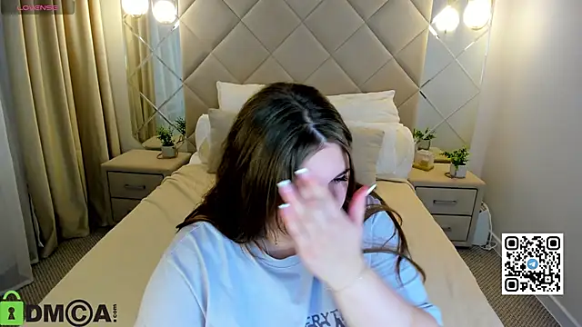 Snapshot of Chloee_White chatting on October 9, 11:53 pm Chloee White online show from October 9, 11:53 pm
