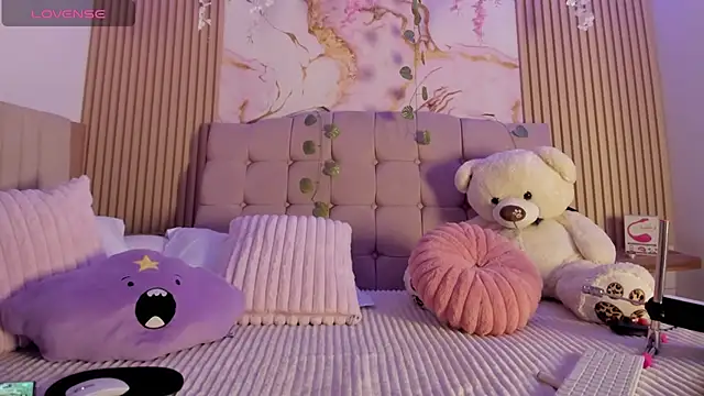 Aliice1  online show from April 20, 10:57 pm