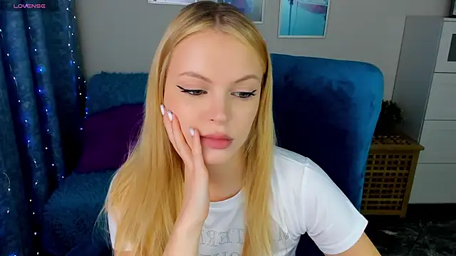 KatherineePierce online show from November 30, 1:04 pm