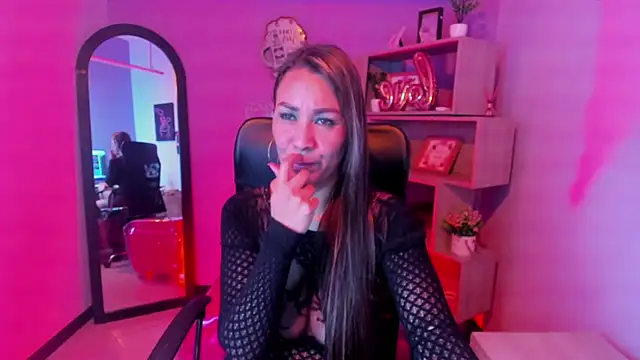 Stefy Zea online show from December 3, 7:49 pm