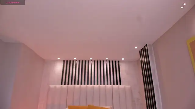 IsabellaMoreau online show from October 18, 9:05 pm