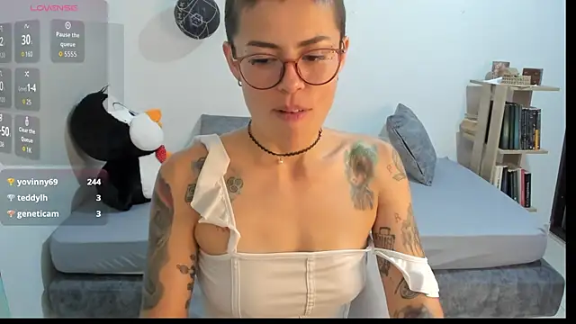 Snapshot of natt_op chatting on October 3, 12:16 am natt op online show from October 3, 12:16 am