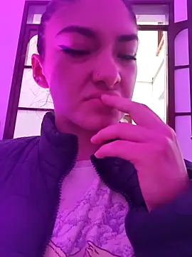 Victoria Beaumont online show from April 8, 11:45 am