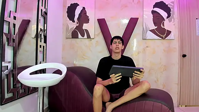 TWINKS FRIENDS online show from January 12, 1:38 pm