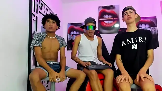 TWINKS FRIENDS online show from October 28, 8:09 am