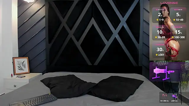 zoe martins  online show from October 31, 6:01 pm