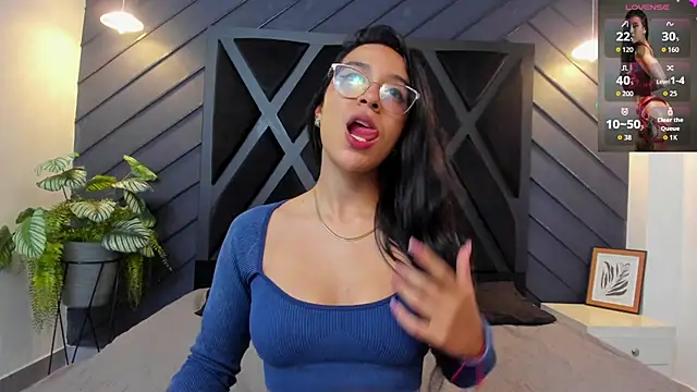 zoe martins  online show from October 13, 5:37 pm