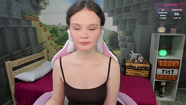 EmilyChaves online show from September 30, 6:13 pm